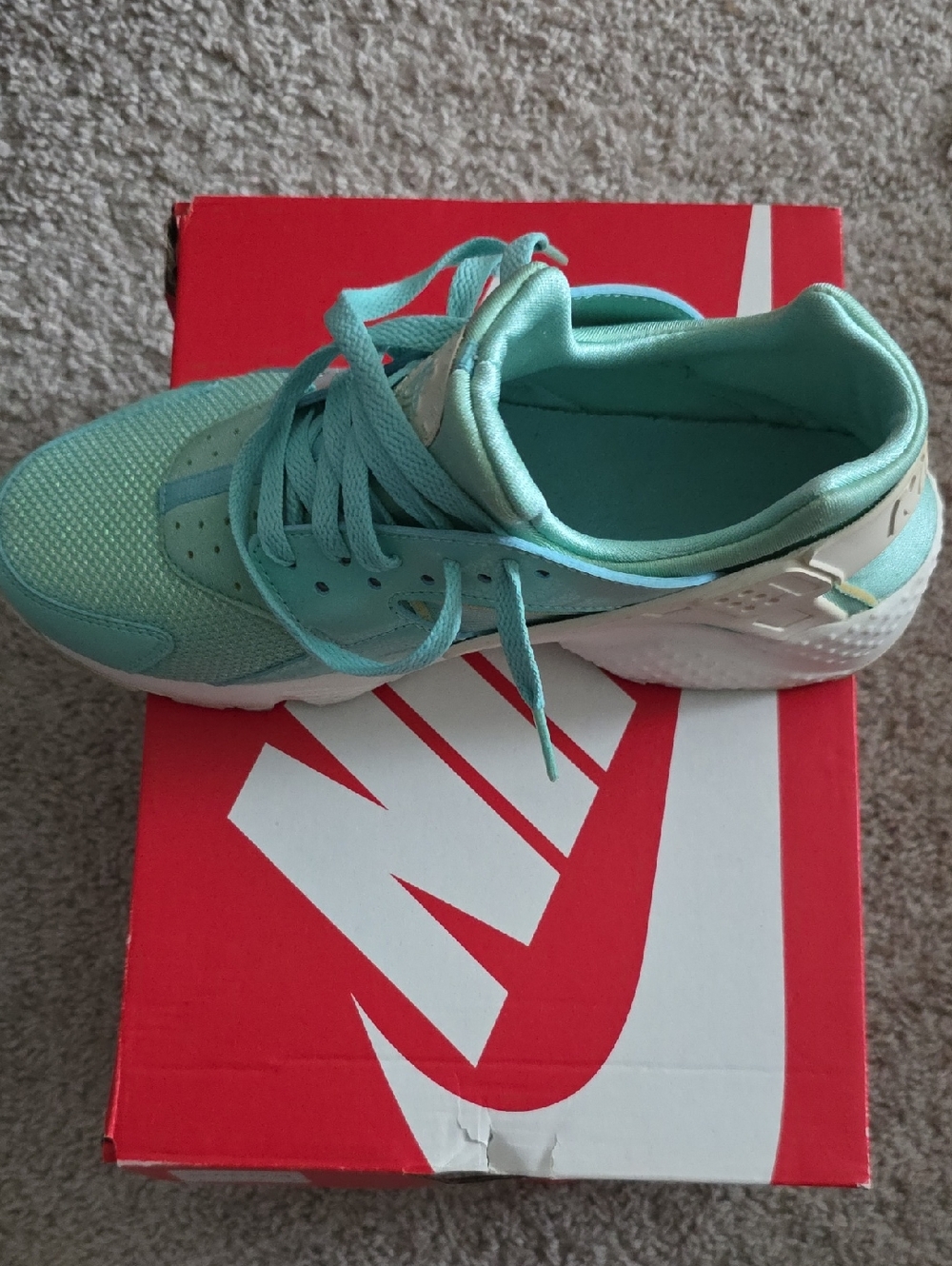 Nike Women's Mint Green Athletic Sneaker